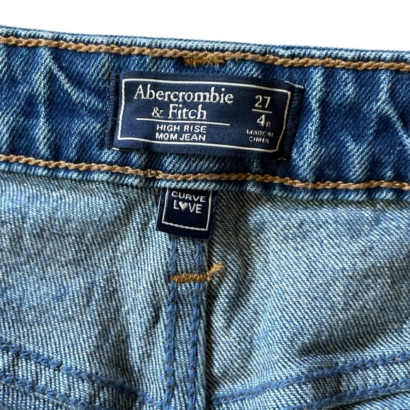 Abercrombie Curve Love High Rise Mom Jean frayed hem. Medium wash. Size 27 / 4 - Picture 4 of 4